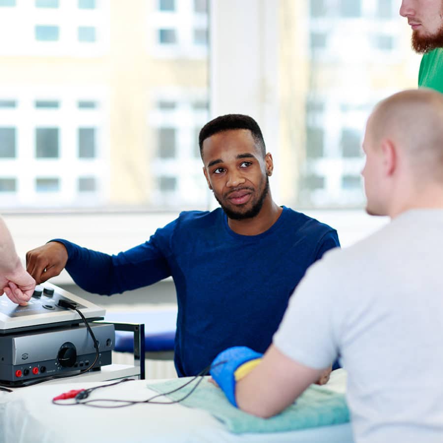 Masseur Und Massage Ausbildung An Der Ludwig Fresenius Schule Dusseldorf